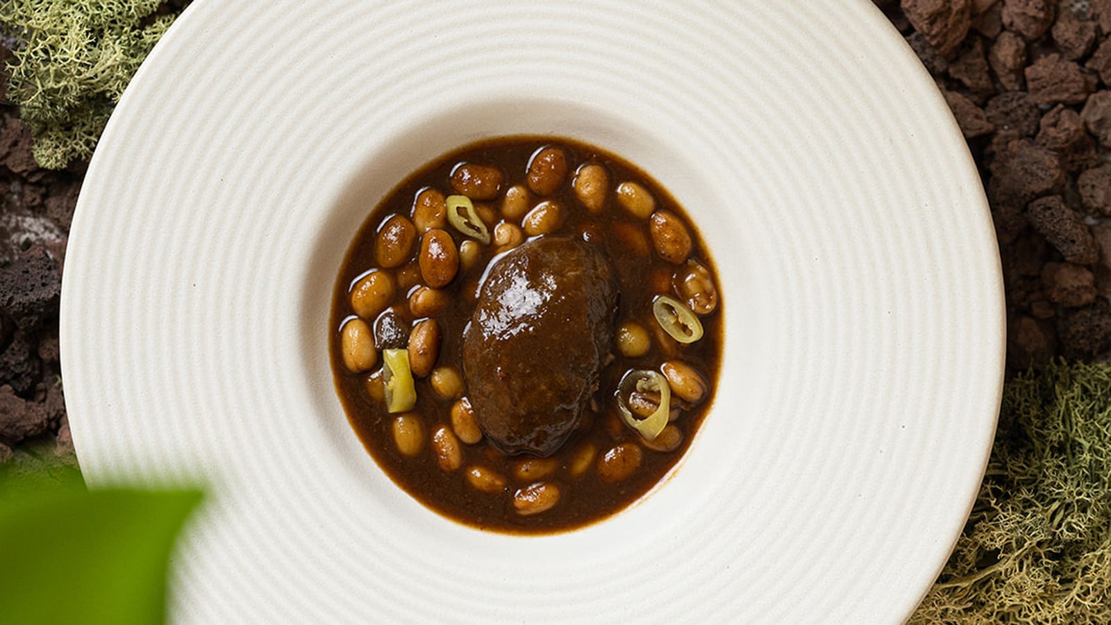 Las carrilleras estofadas al oloroso con pochas.