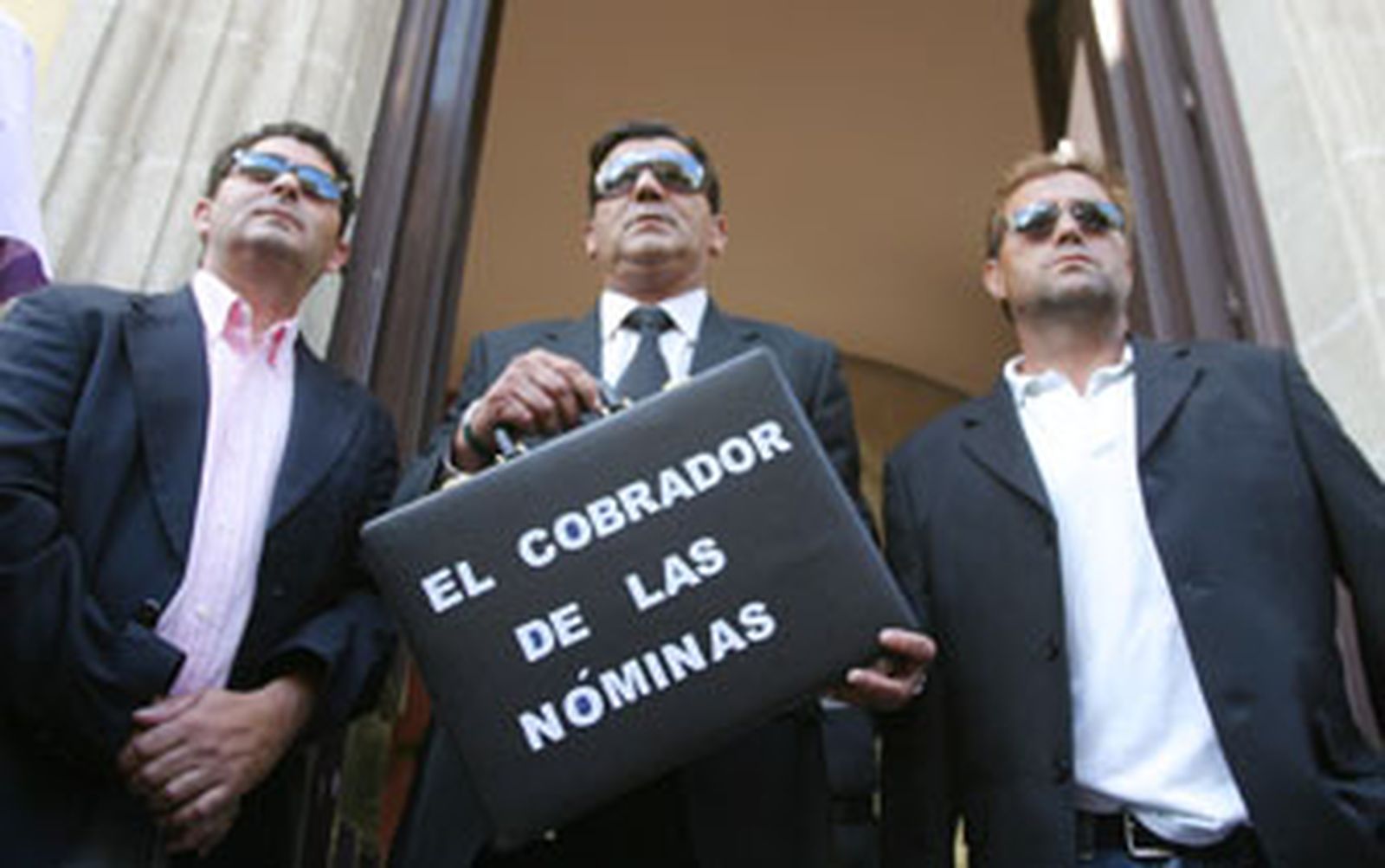 Nueva protesta de la plantilla a la espera de cobrar hoy toda la nómina