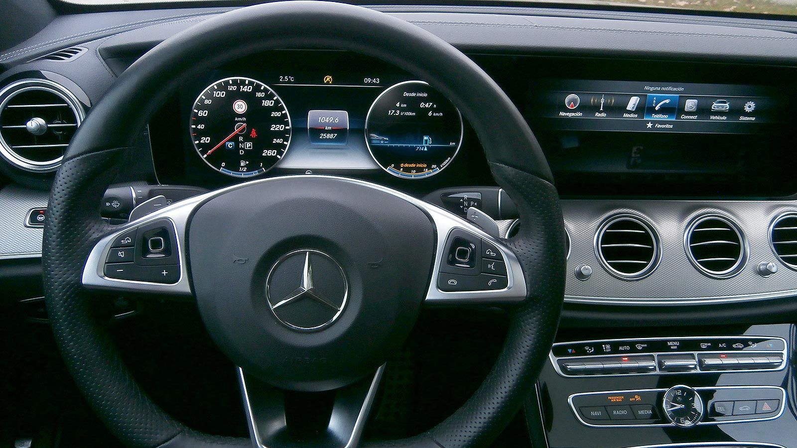 Del interior nos quedamos con las dos pantallas de 12,3 pulgadas.