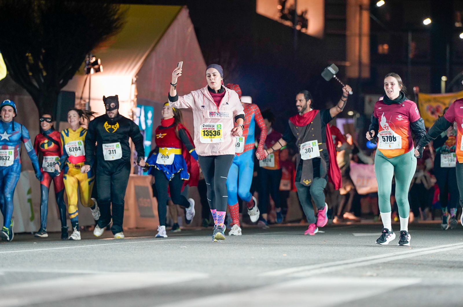 En imágenes: búscate en tu llegada a meta de la Carrera de San Antón 2026 (3)