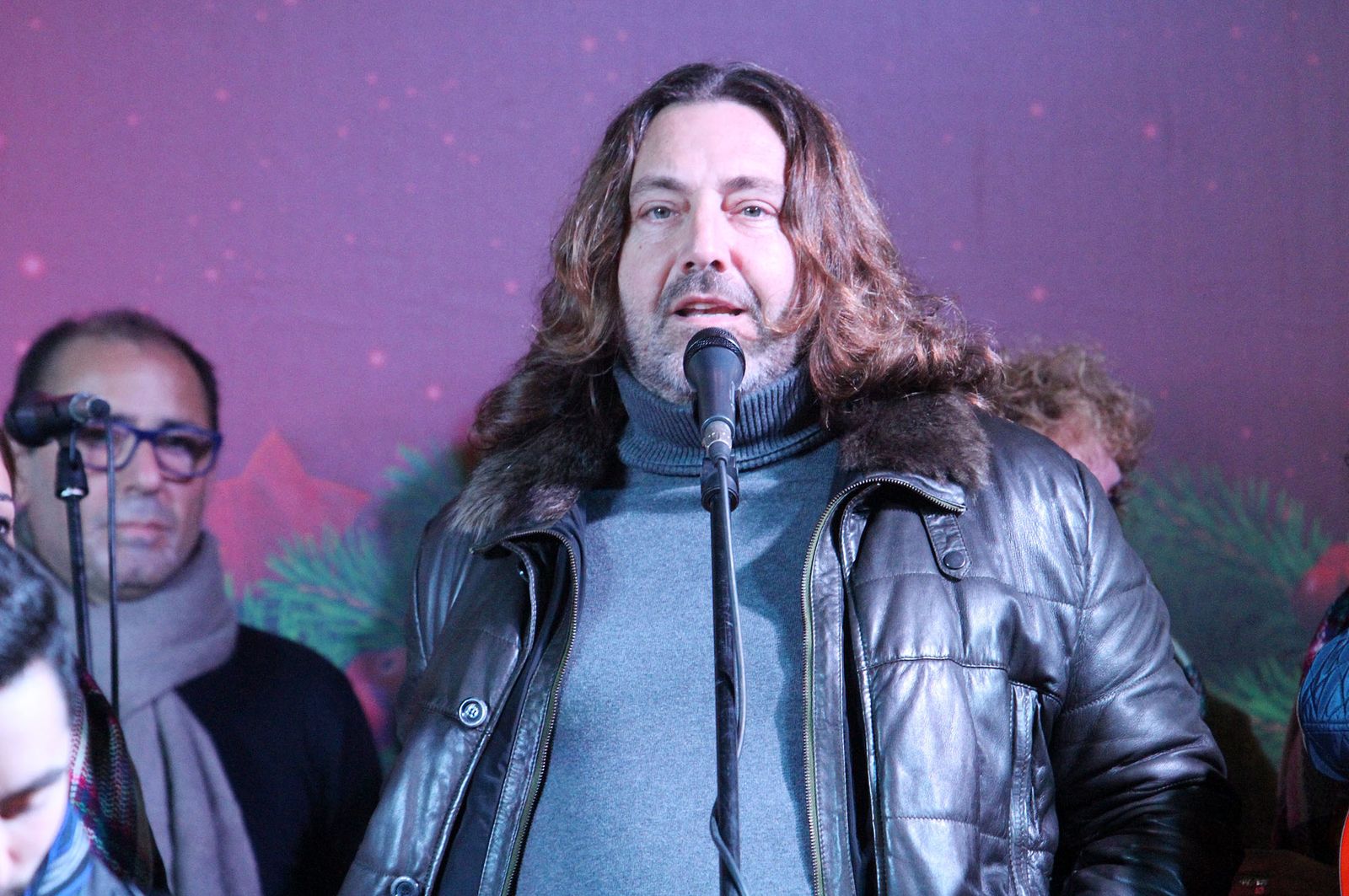 Pepe El Marismeño y el Coro de Emigrantes ponen voz al Cuentacuentos de Huelva Información, en imágenes