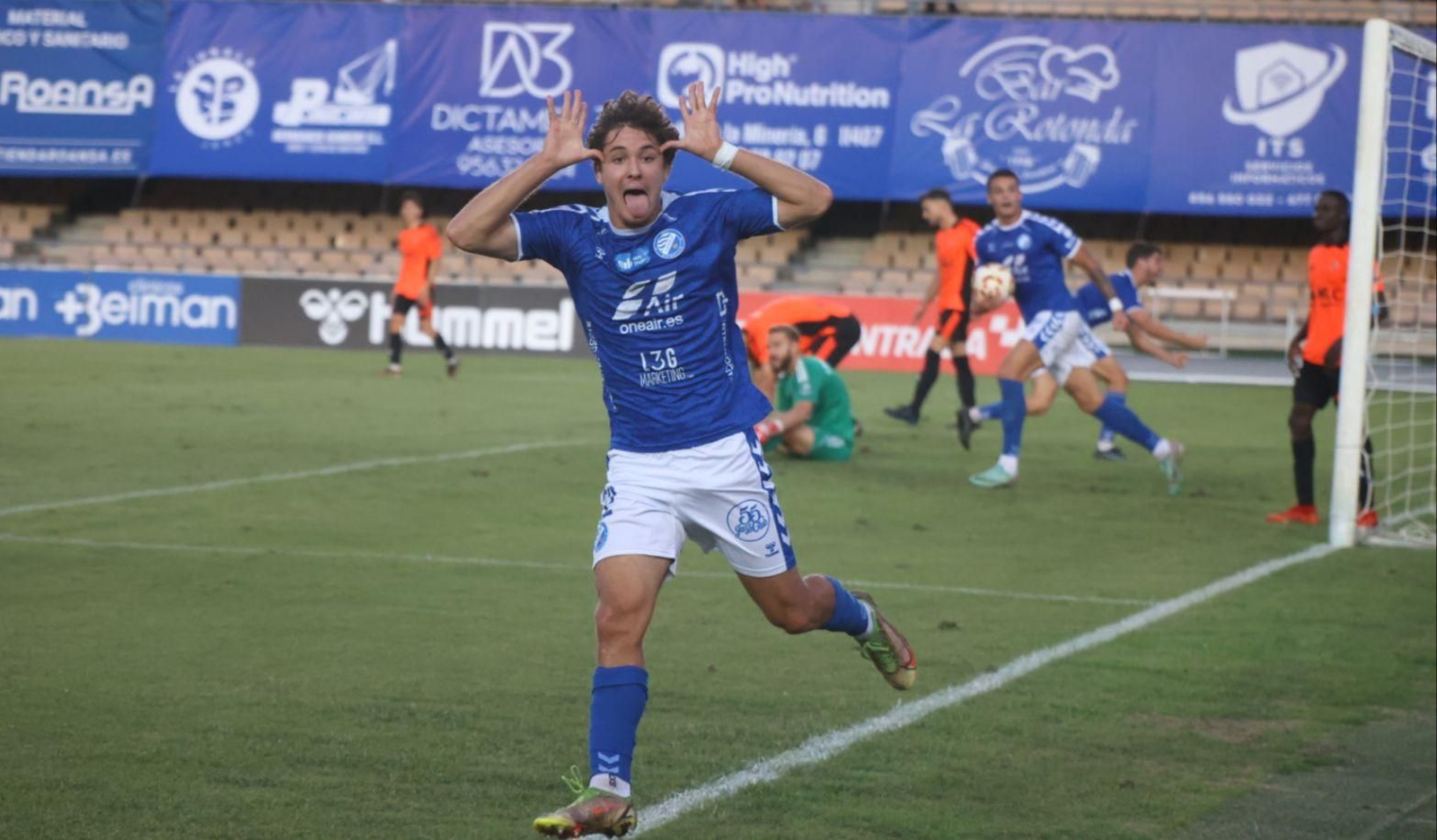 Beto Plaza celebra su gol de cabeza que suponía el 1-1. Beto Plaza celebra su gol de cabeza que suponía el 1-1.
