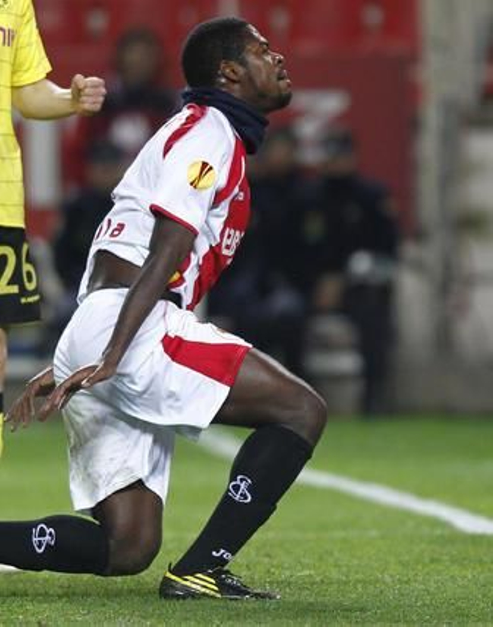 El Sevilla pasa a la siguiente ronda de la Liga Europa tras empatar 2-2 con el Borussia Dortmund. / Antonio Pizarro