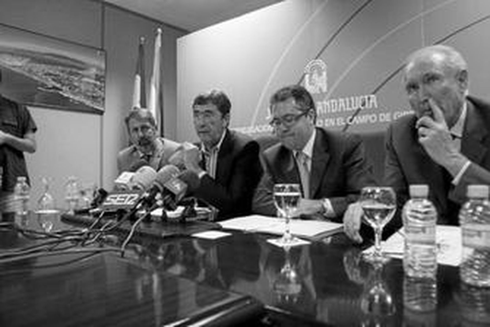 Gabriel Almagro, Tomás Herrera, Juan Espadas y Rafael España, durante la presentación del proyecto de San Bernabé.