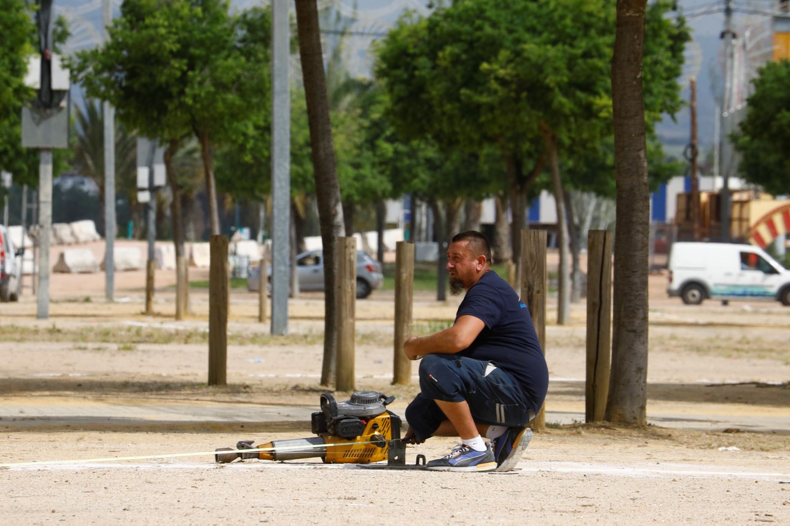 El inicio del montaje de la Feria de Córdoba en El Arenal, en imágenes