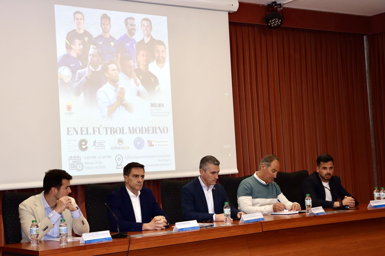 Representantes institucionales, de la Universidad de Almería y de la organización durante la inauguración del acto.