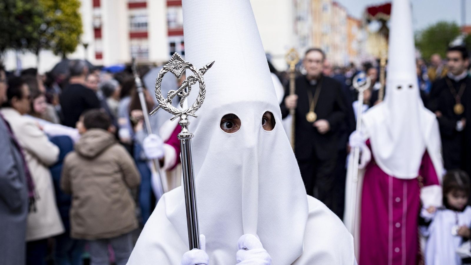 En imágenes,  El Prendimiento de San Fernando tuvo que volverse a su templo entre lágrimas y lluvia