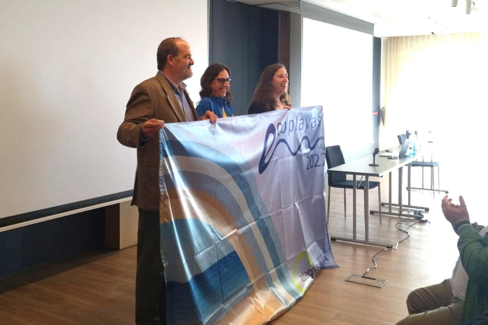 Islantilla recoge su Bandera EcoPlayas en el Congreso de Castelldefels.