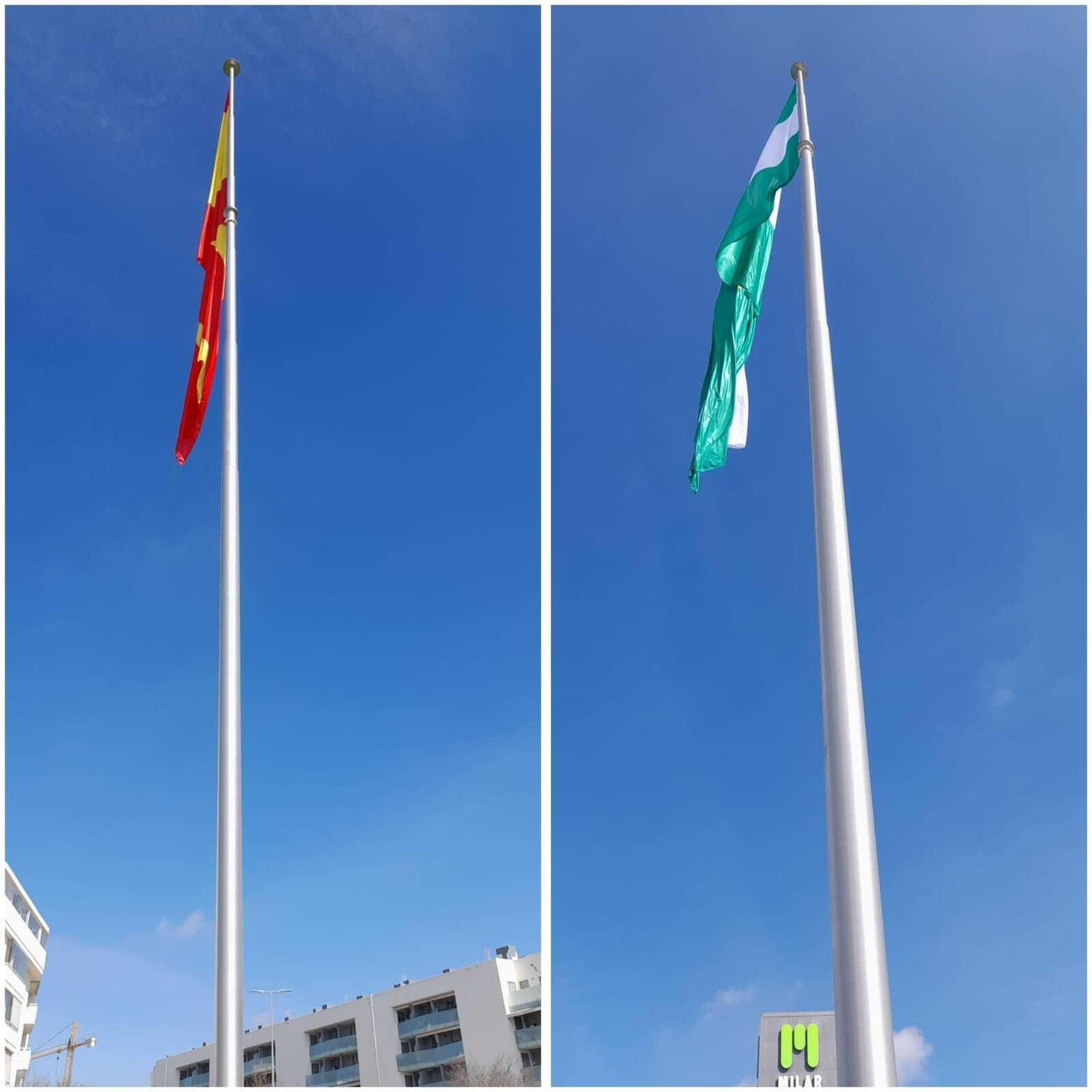 La bandera de España ya luce en La Granja y la de Andalucía, en la avenida Adolfo Suárez, tal como se ve en estas imágenes de este mediodía. La bandera de España ya luce en La Granja y la de Andalucía, en la avenida Adolfo Suárez, tal como se ve en estas imágenes de este mediodía.