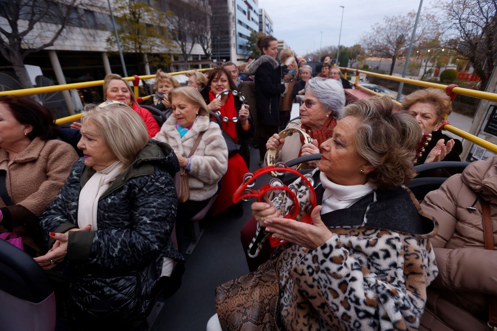 Los mayores de Córdoba cantan a la Navidad en un 'Coro de Coros'
