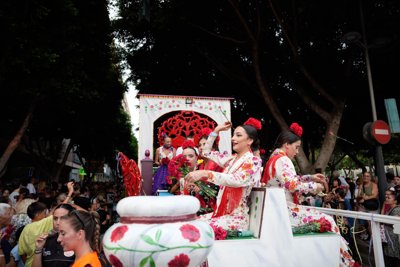 Así se ha vivido la Batalla de Flores en la Feria de Almería