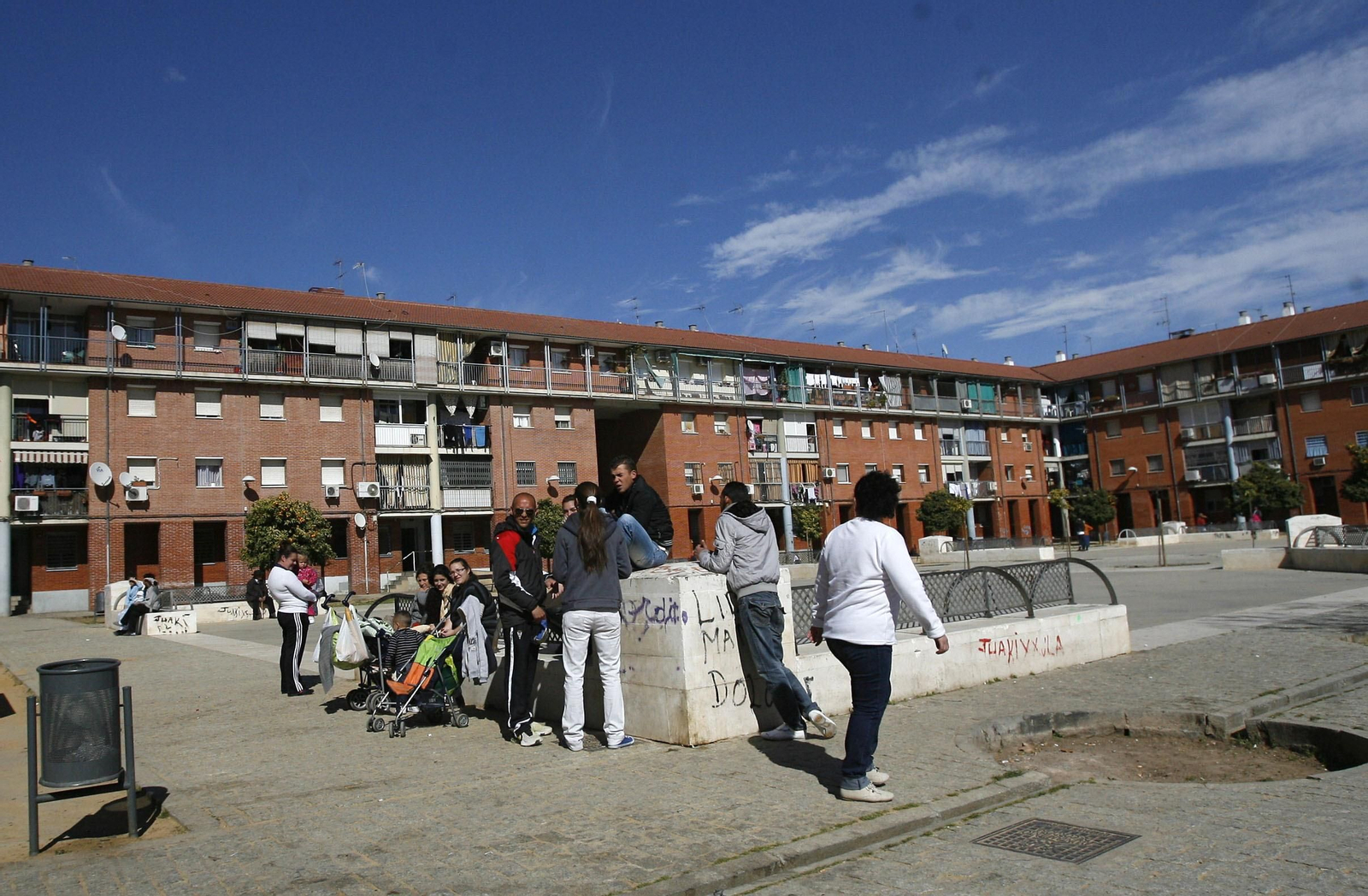 Vecinos de la barriada de Las Moreras.