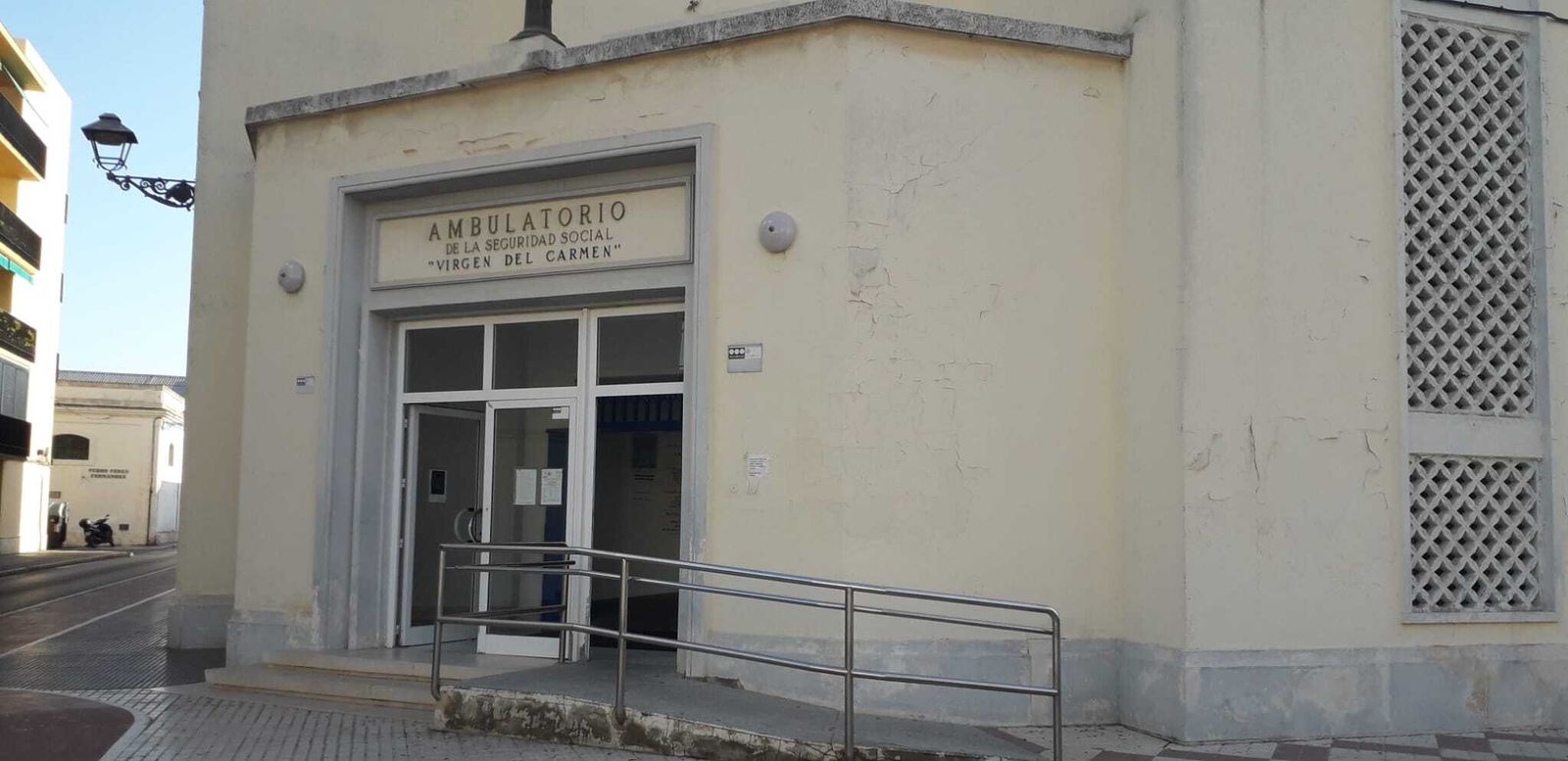 Una imagen del centro periférico de especialidades de El Carmen.