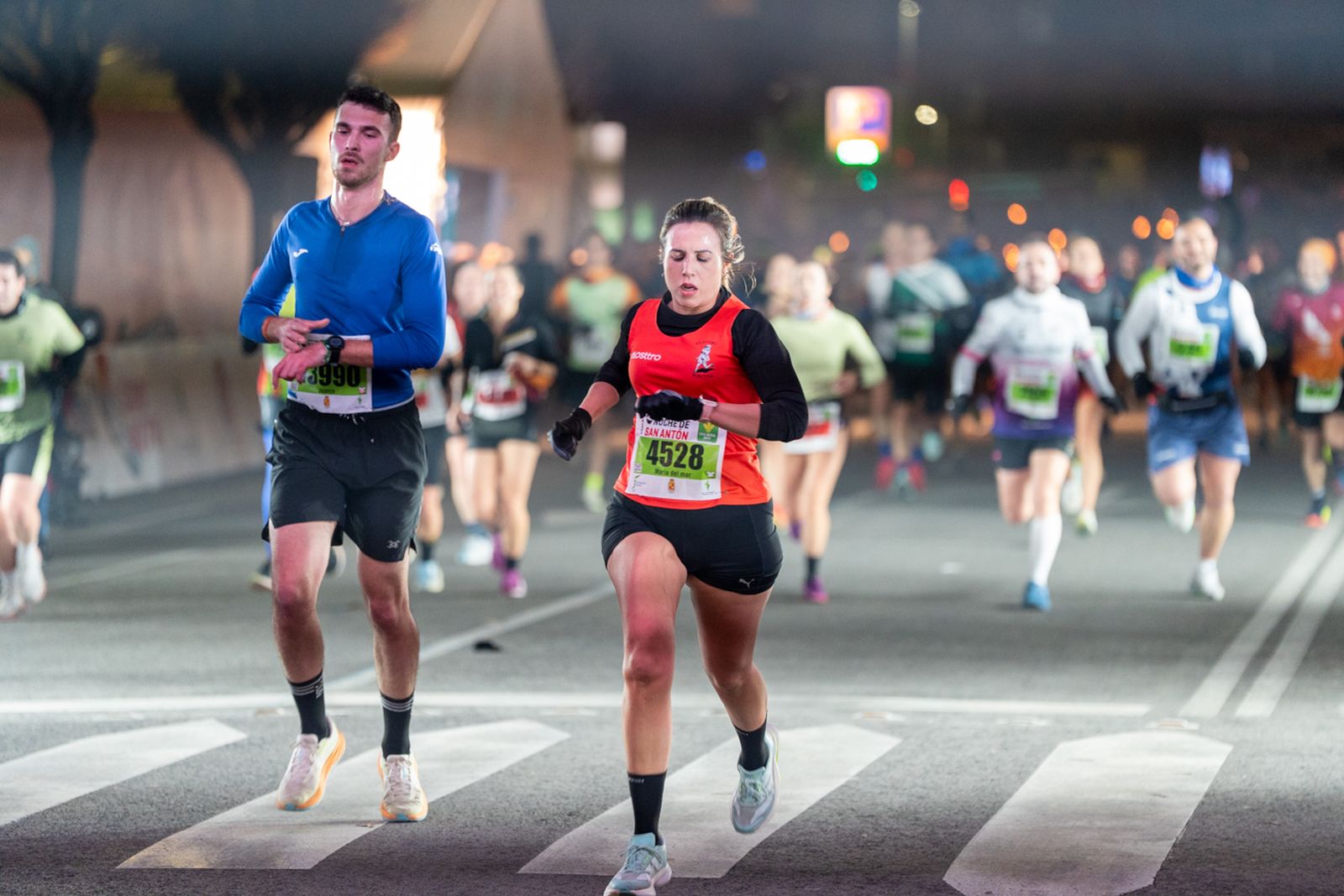 En imágenes: búscate en tu llegada a meta de la Carrera de San Antón 2026 (6)