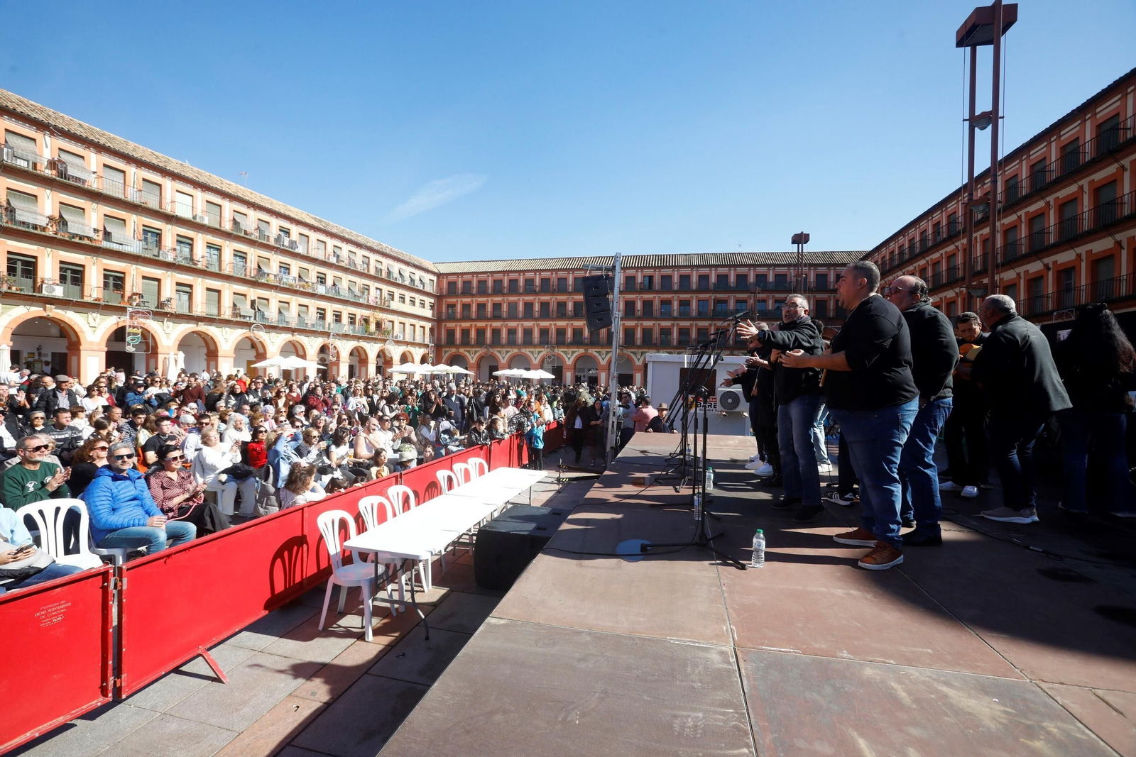 Las mejores imágenes de la salmorejá que da comienzo al Carnaval de Córdoba 2025