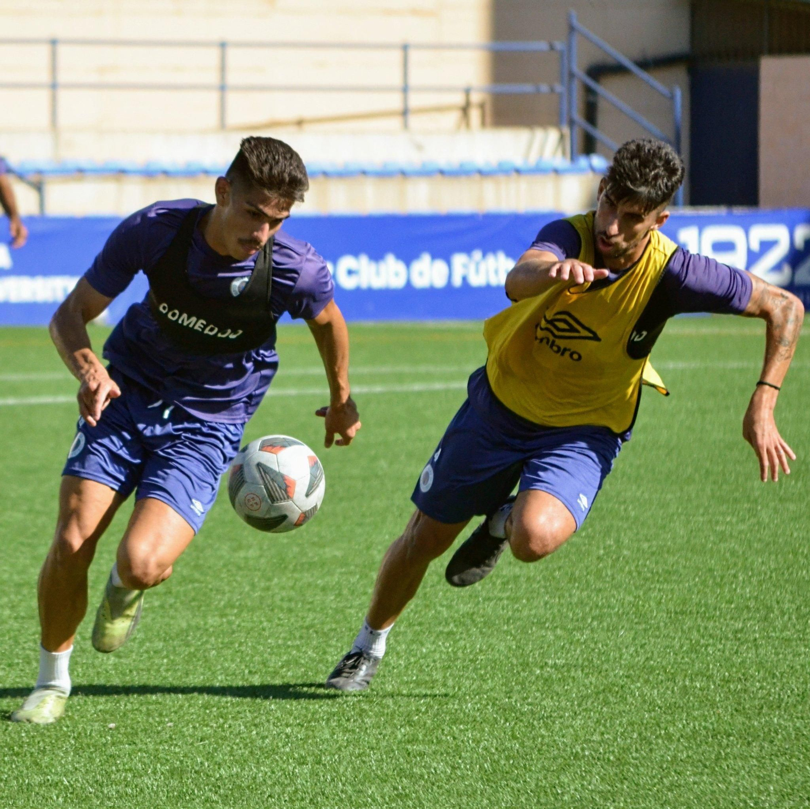 El Vélez trabaja para llegar en un buen momento al duelo con el Recreativo.