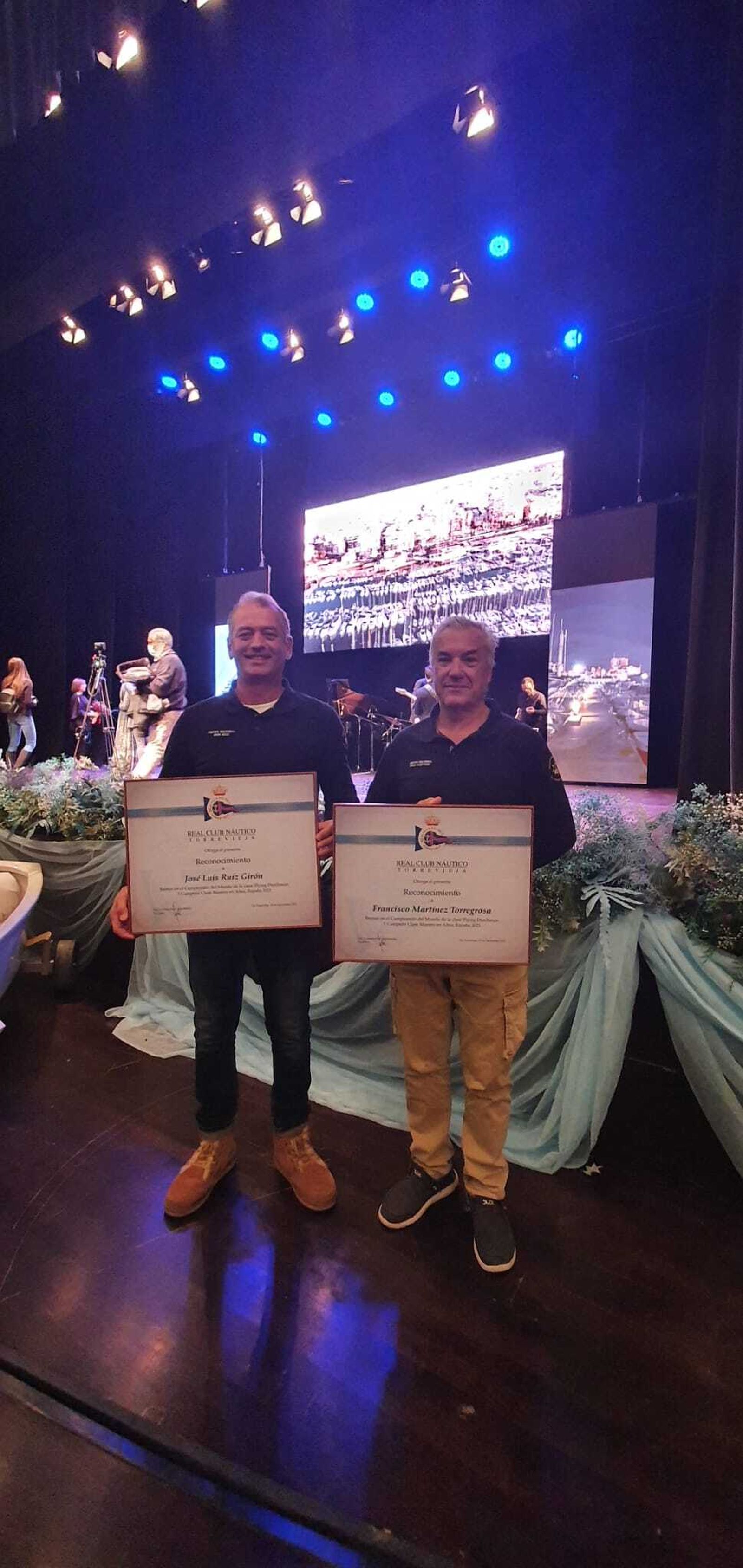 Pepe Ruiz (i) y Fran Martínez, homenajeados en Alicante.