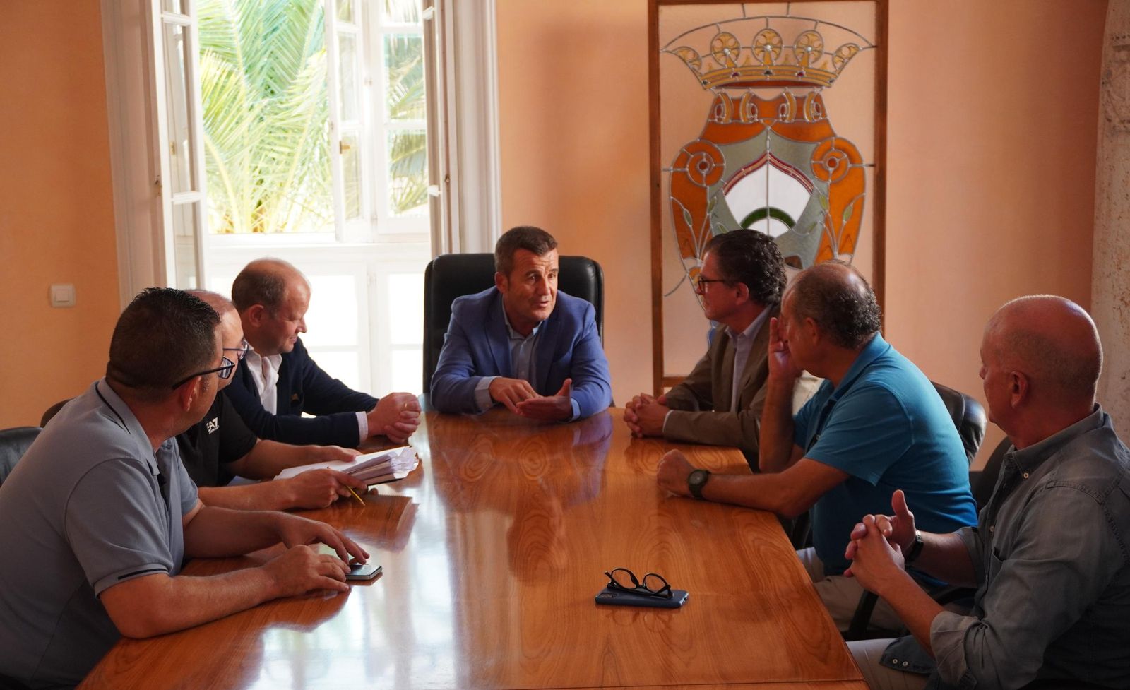 Reunión del alcalde con los responsables del proyecto.