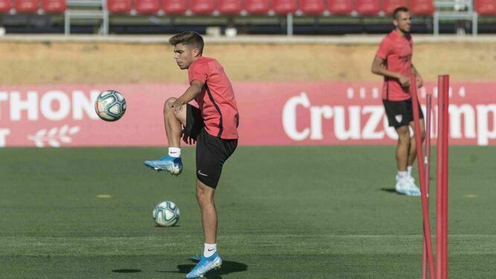 Pozo, en un entrenamiento del Sevilla.