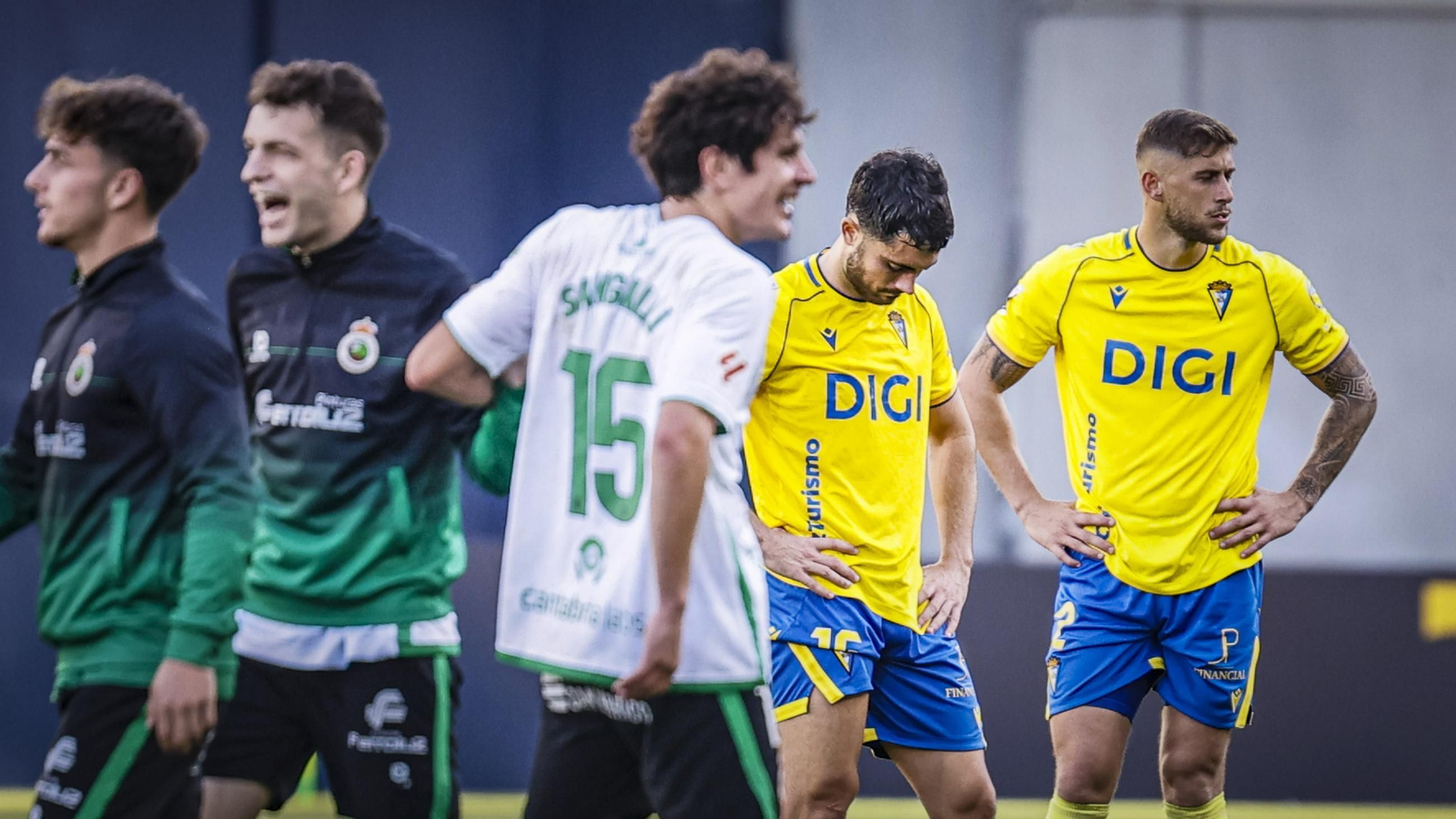 Búscate entre las imágenes del partido de fútbol Cádiz CF - Racing de Santander