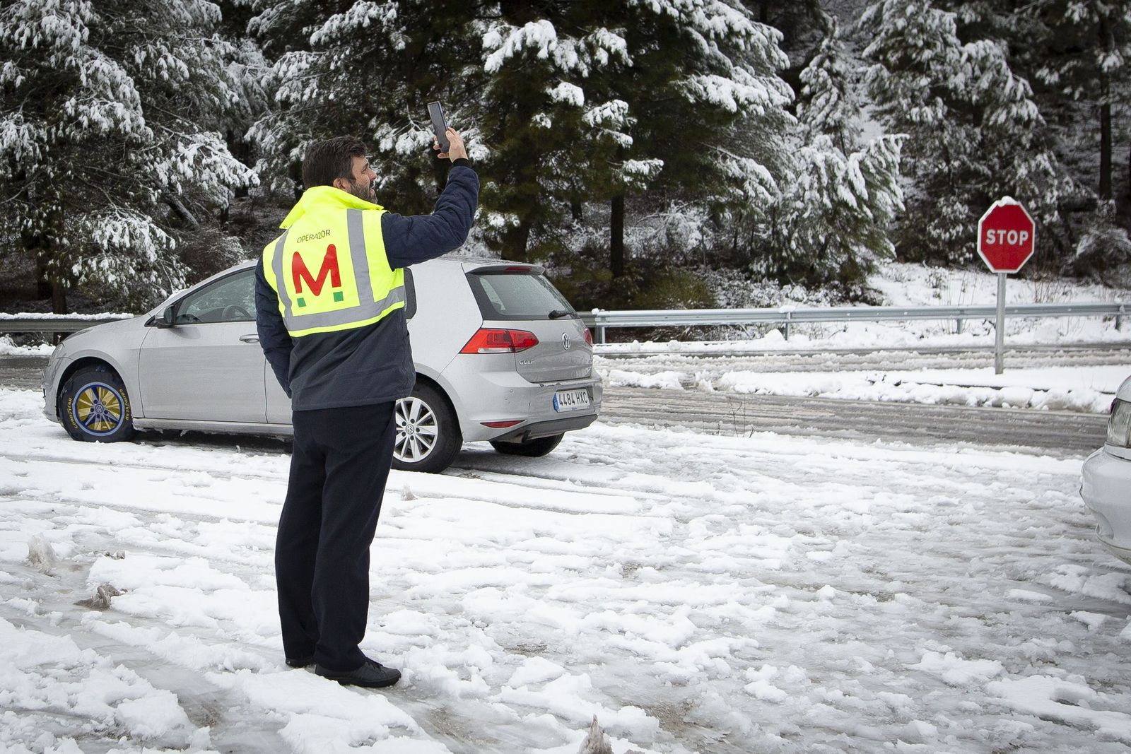 Las imágenes de la nevada sorpresa caída este lunes en Granada