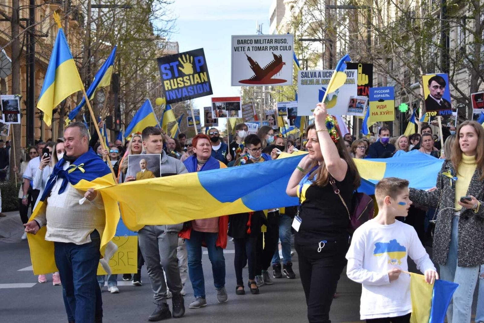 Así ha sido la movilización en Granada en apoyo al pueblo ucraniano