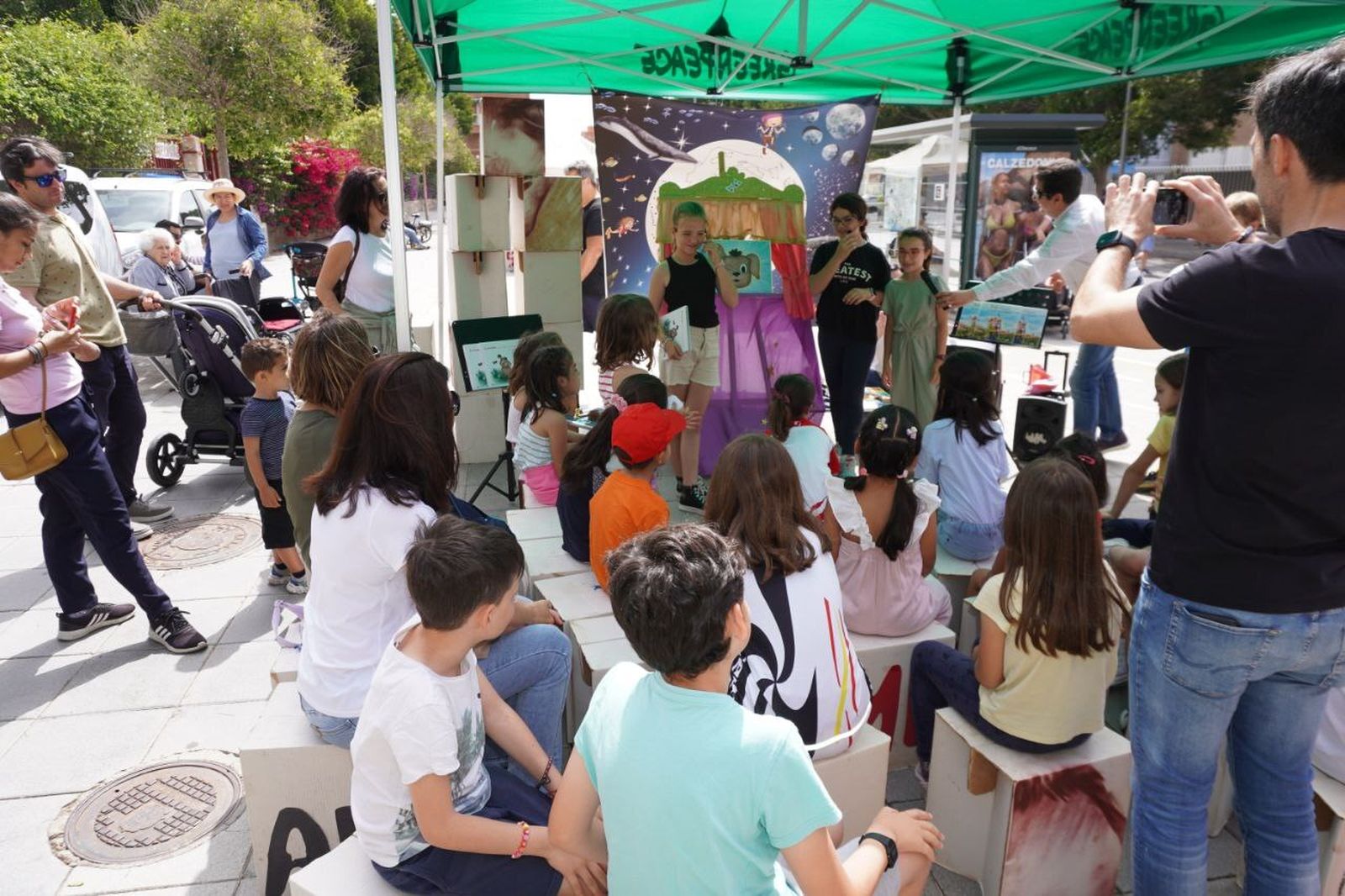 El cuentacuentos, una de las actividades realizadas.