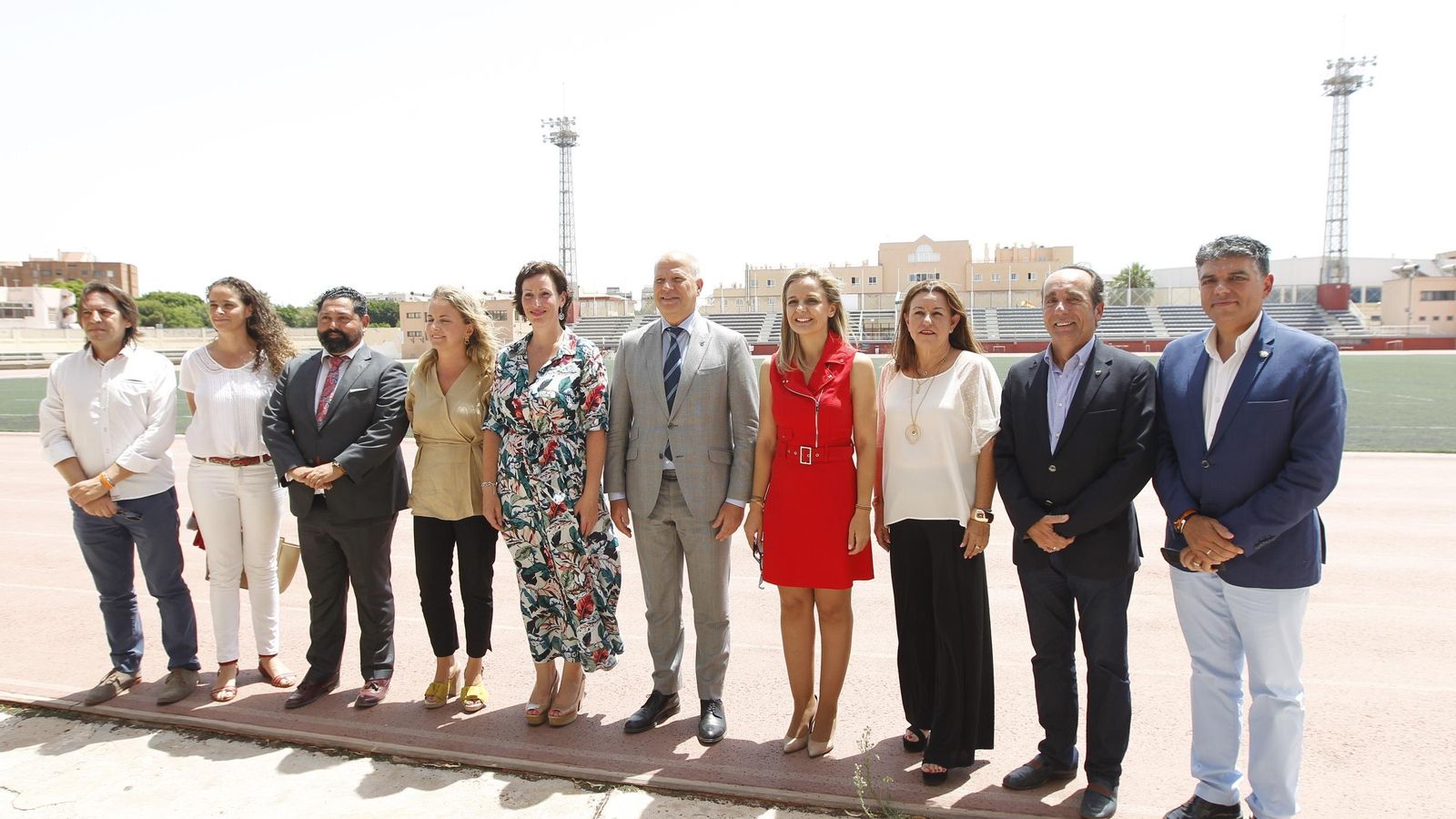 En el centro, María Vázquez, Javier Imbroda, Maribel Sánchez y Mª del Carmen Castillo durante la inauguración de las reformas del Estadio de la Juventud.