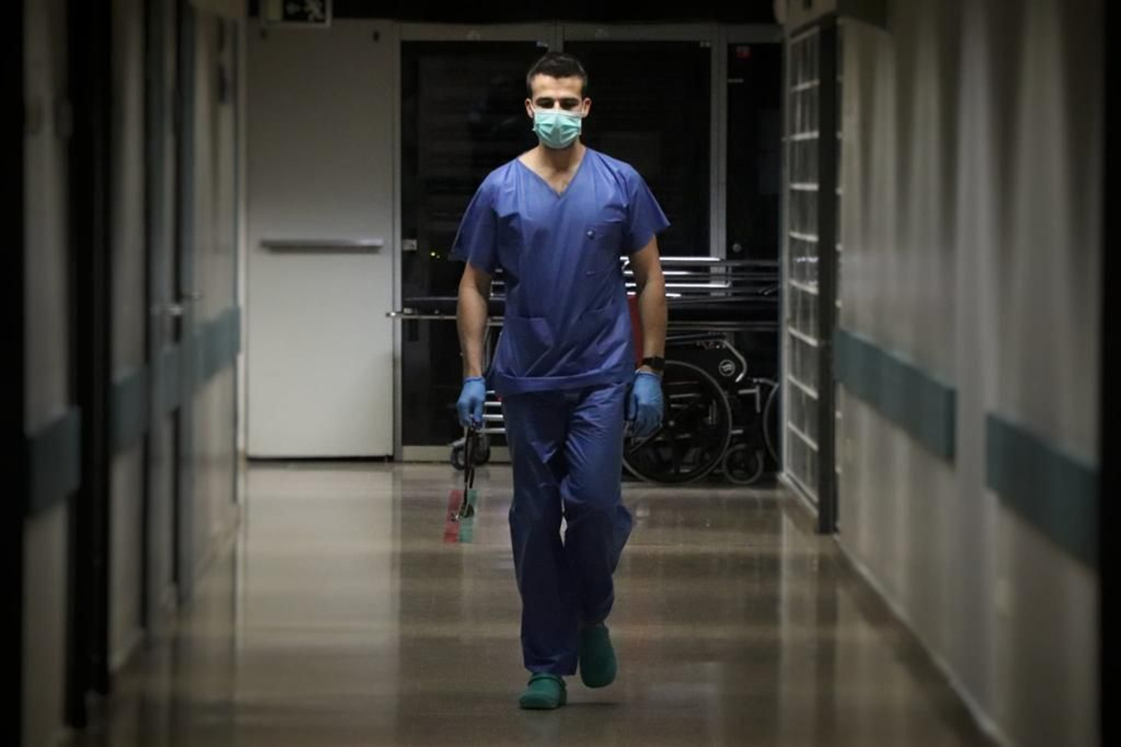 El trabajo en las Urgencias del Reina Sofía, retratado por los propios profesionales