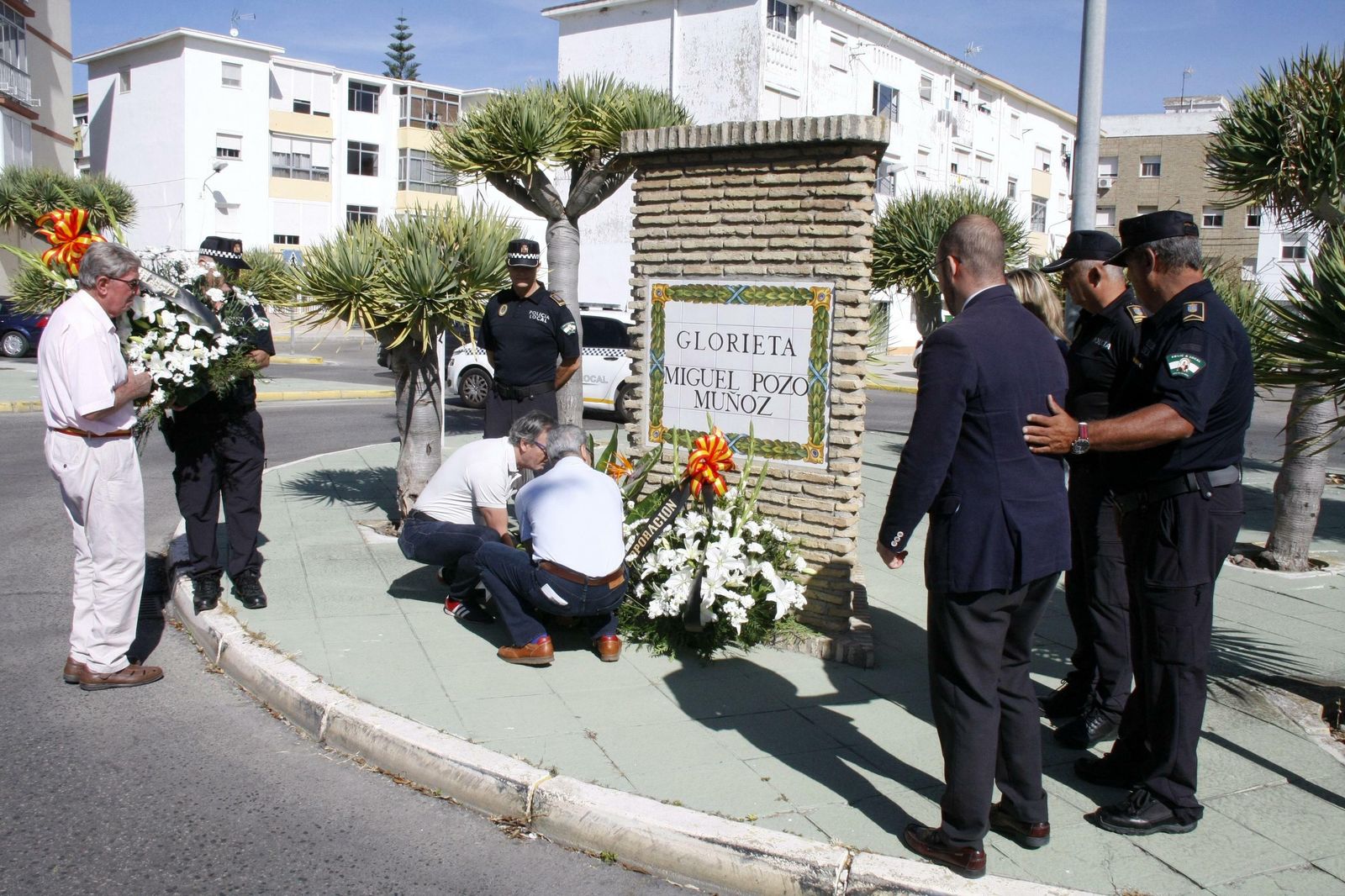 Un momento de la ofrenda floral a los agentes fallecidos en actos de servicio.