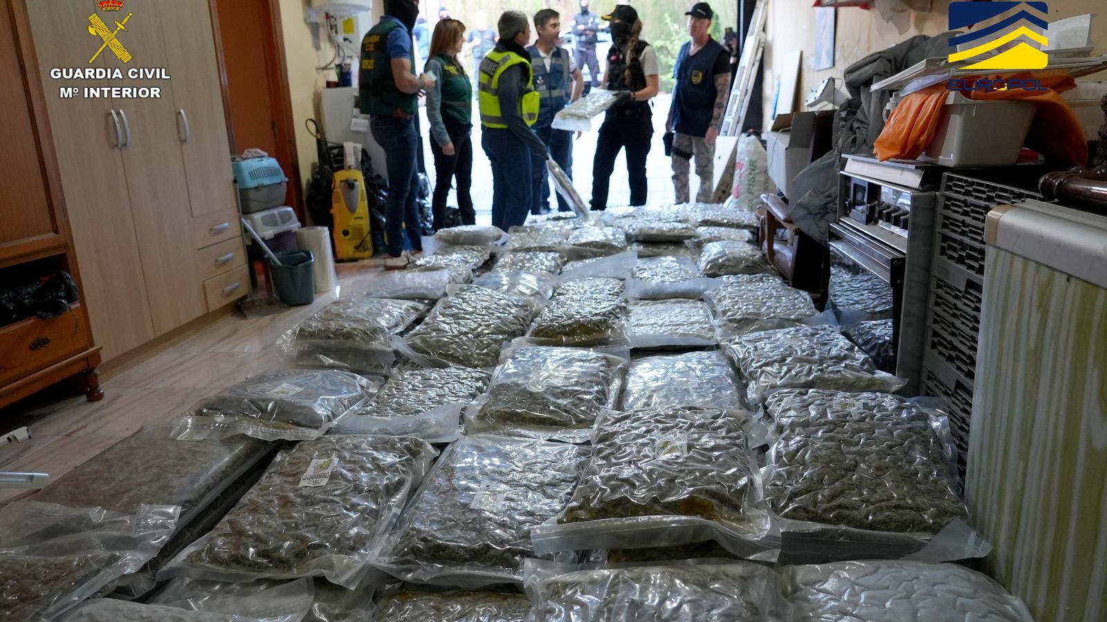 Imagen de la droga intervenida. Imagen de la droga intervenida.