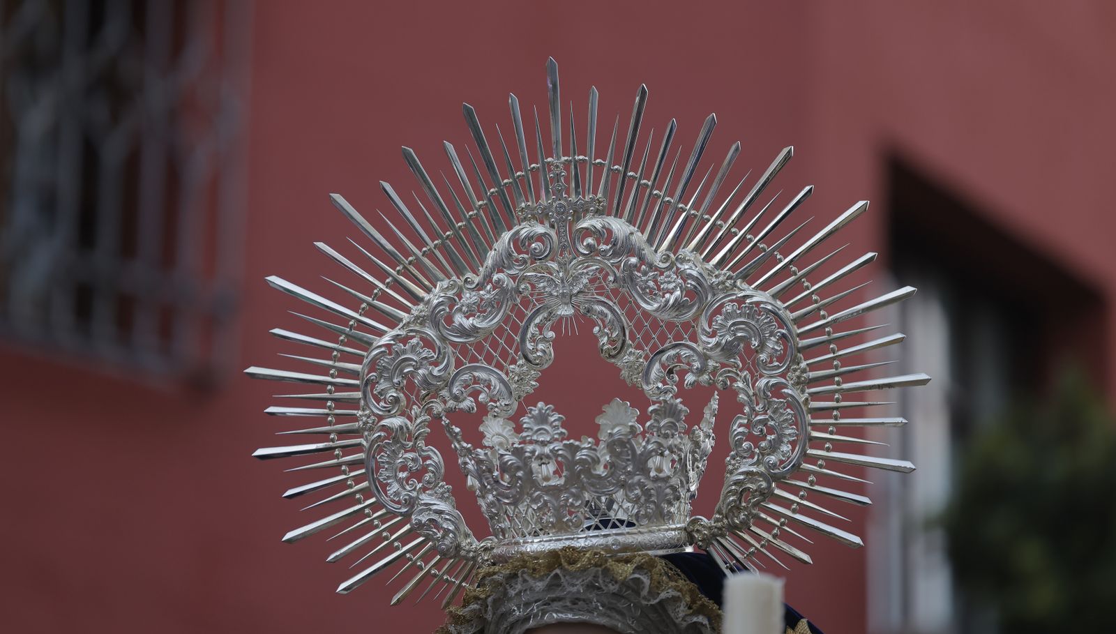 El traslado de los titulares de la Hermandad de la Redención a la iglesia de Santiago, en fotos