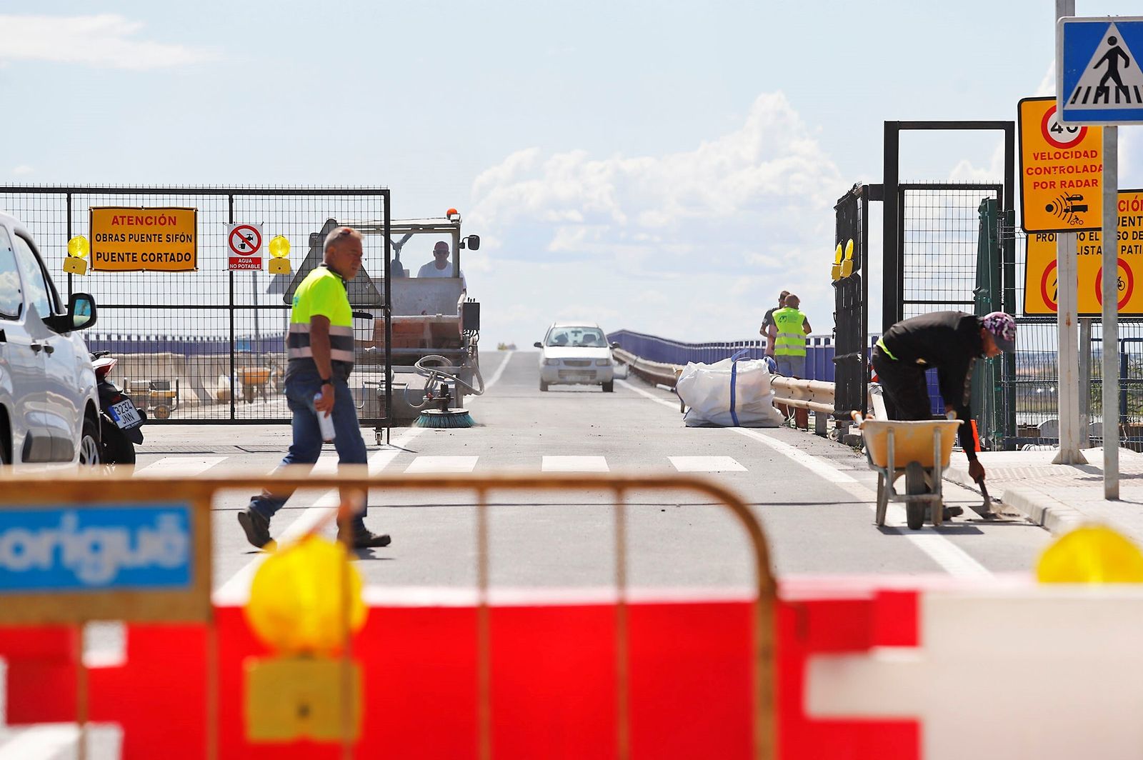 Obras en el puente sifón de Huelva esta semana.