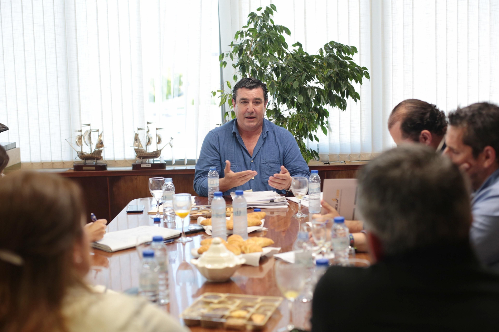 Alfonso Pozuelo, ayer en el encuentro con algunos periodistas en la Zona Franca.