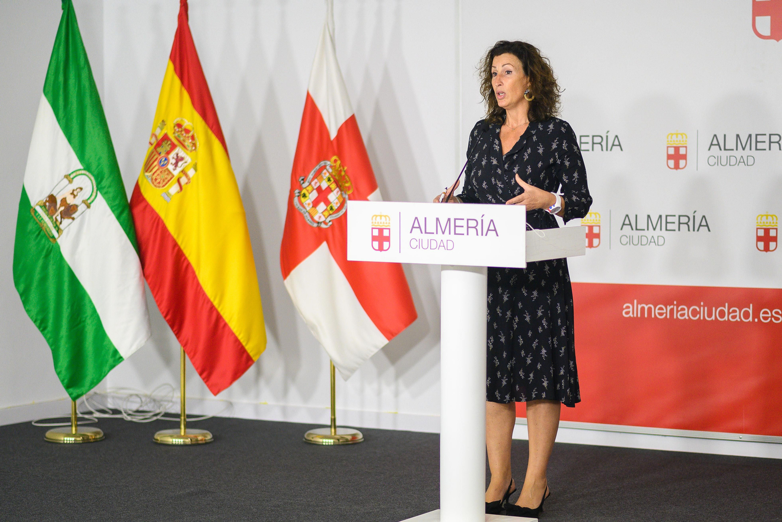 María Vázquez, portavoz del equipo de gobierno, dio cuenta de la adjudicación de la residencia de ancianos