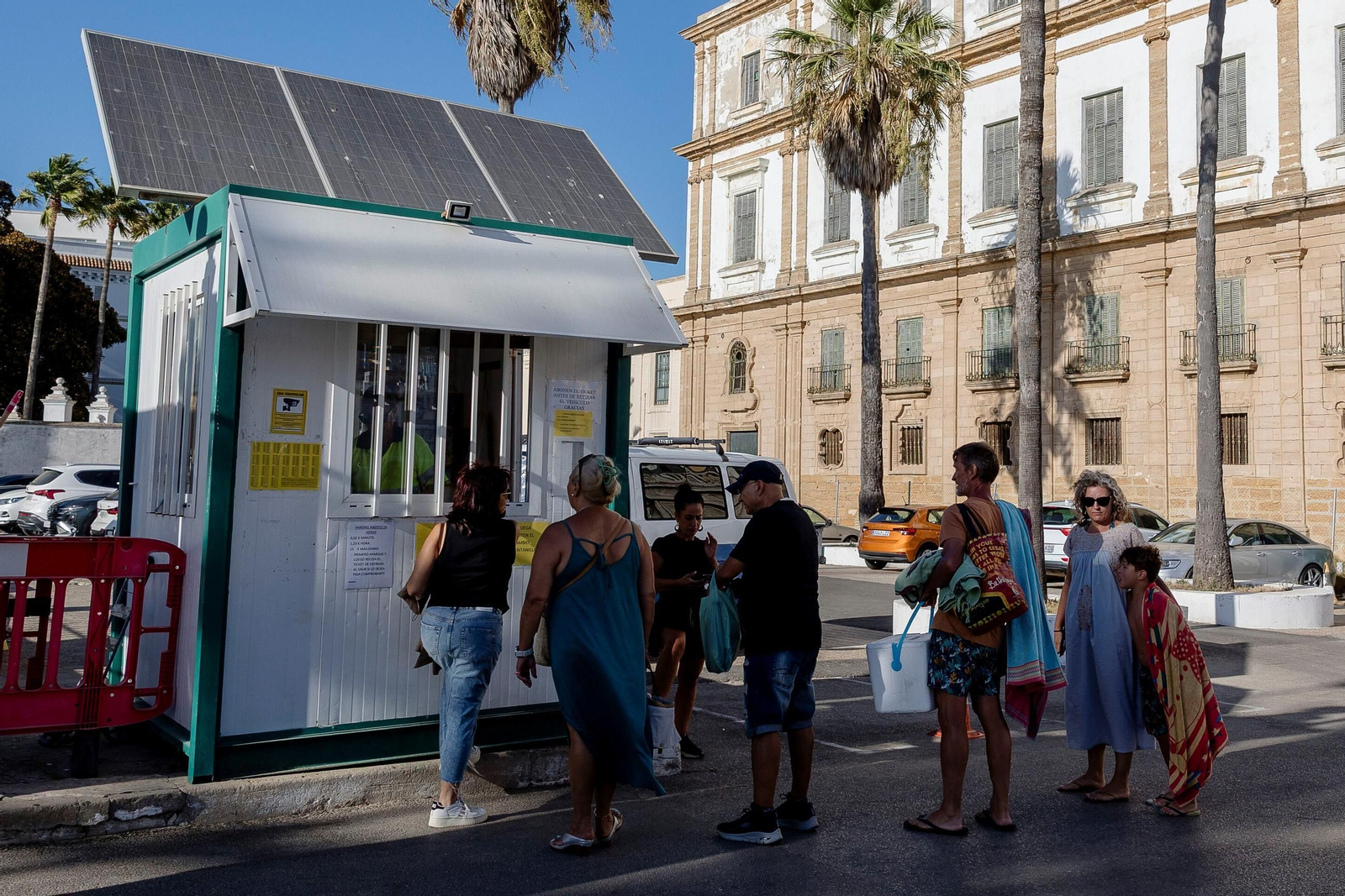La caseta de Apeca en el aparcamiento del exterior de Valcárcel.