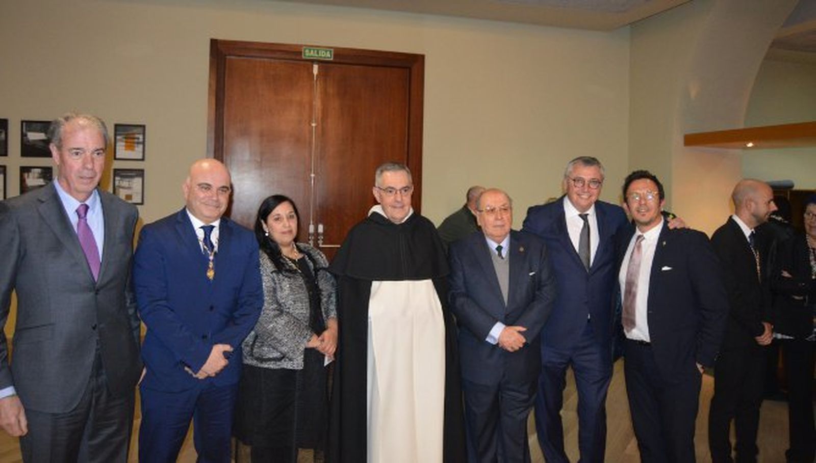 Isidoro Cárdeno, David Navarro, Ana Fernández, el padre Pascual Saturio, Martín José García, Michael Robinson y el alcalde de Cádiz, José María González.