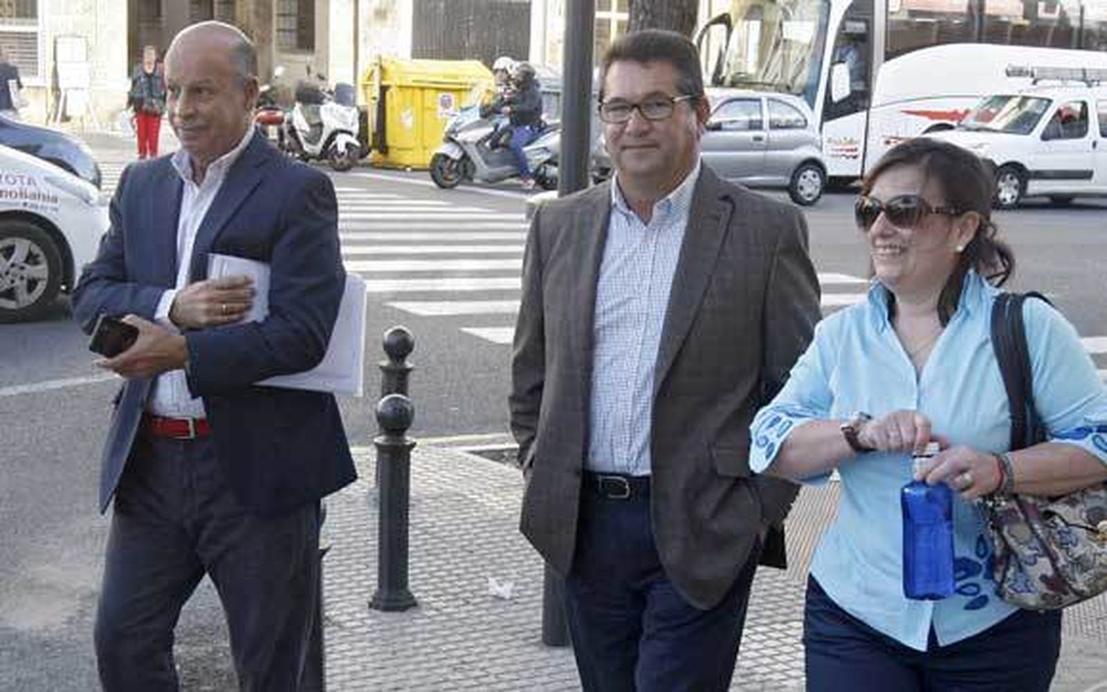El alcalde de Chipiona espera que el 'caso uniformes' quede "en un mal sueño"