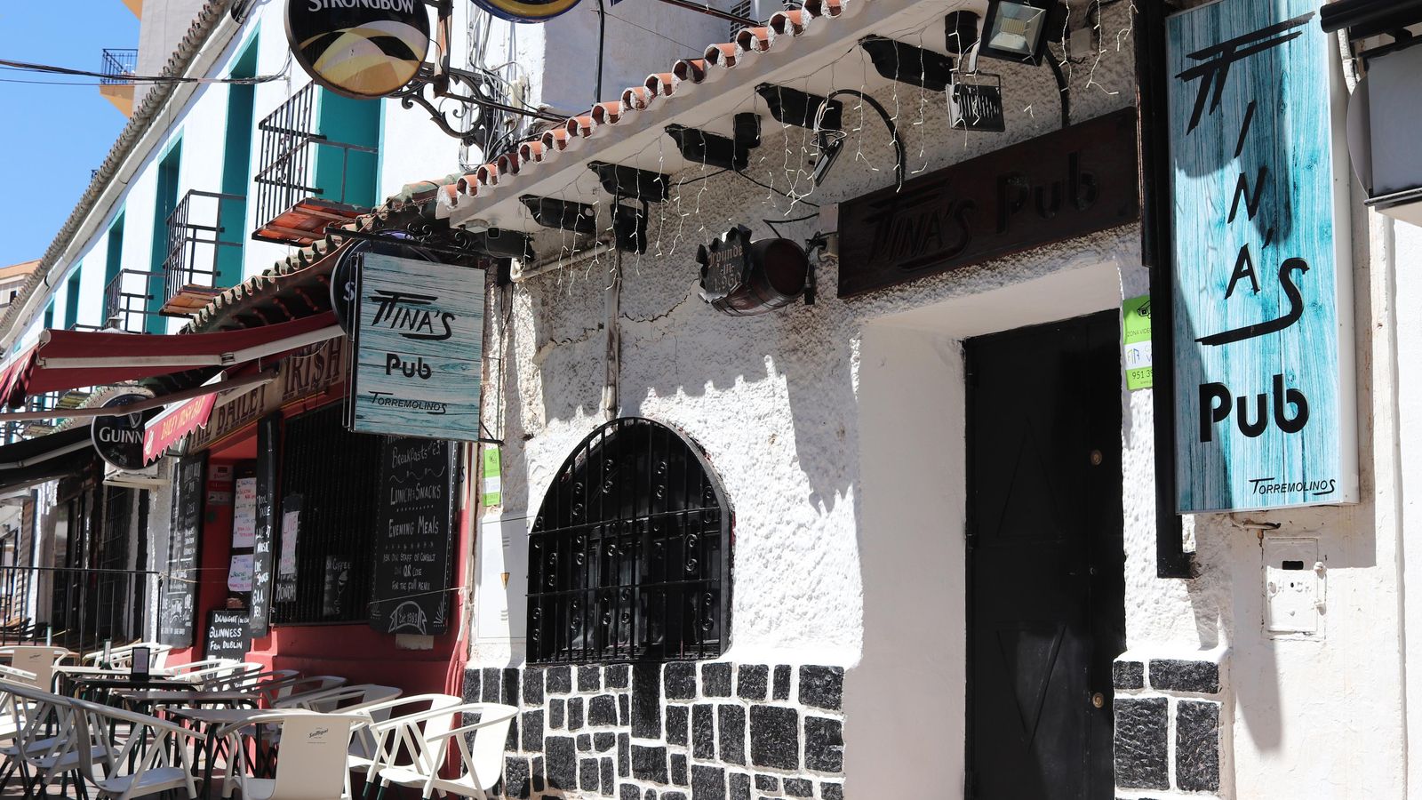 Tina's pub, en Torremolinos, es el antiguo bar de la amiga de Epstein y que frecuentó John Lennon. Tina's pub, en Torremolinos, es el antiguo bar de la amiga de Epstein y que frecuentó John Lennon.