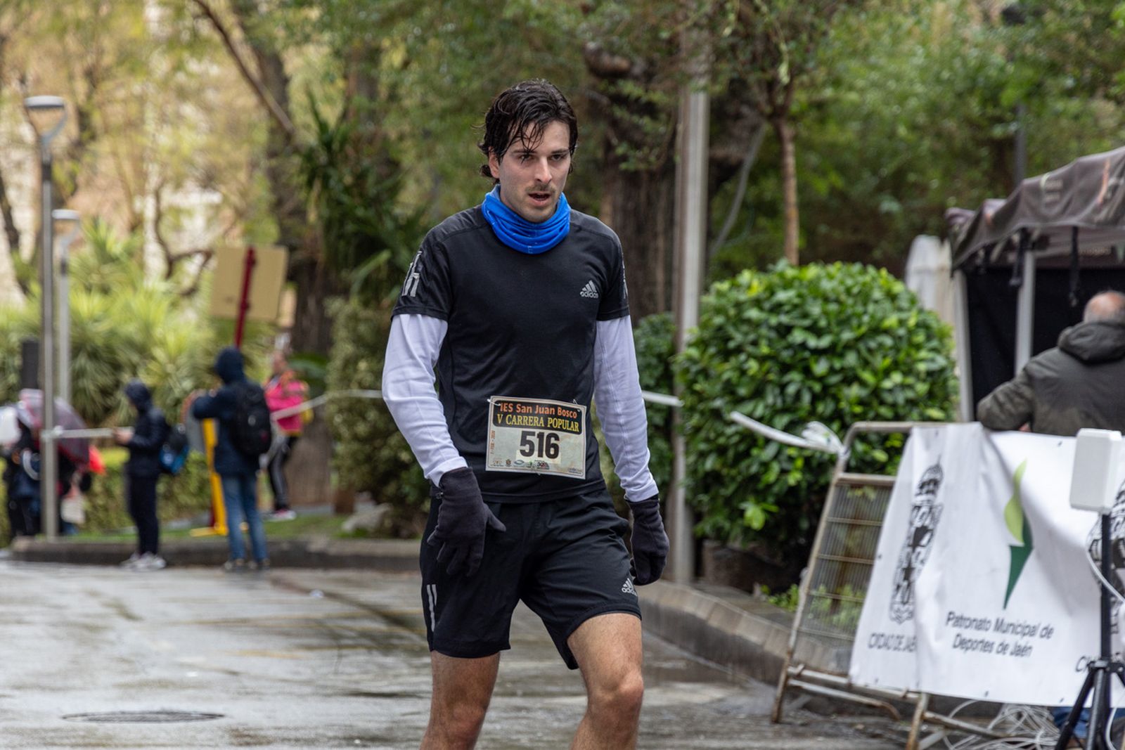 En imágenes: la lluvia no frena a más de un millar de corredores en la V Carrera Popular del IES San Juan Bosco (1)