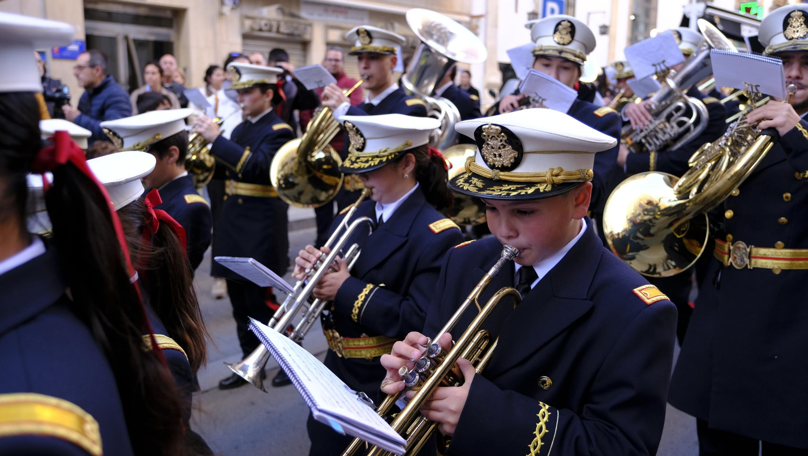 Coronación desaría al viento en su estación de Penitencia