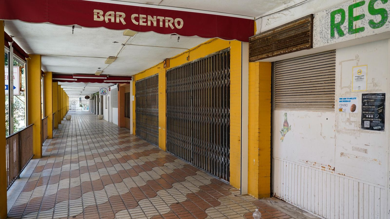 Así es la dejadez en el Centro Cívico de la reconquista.