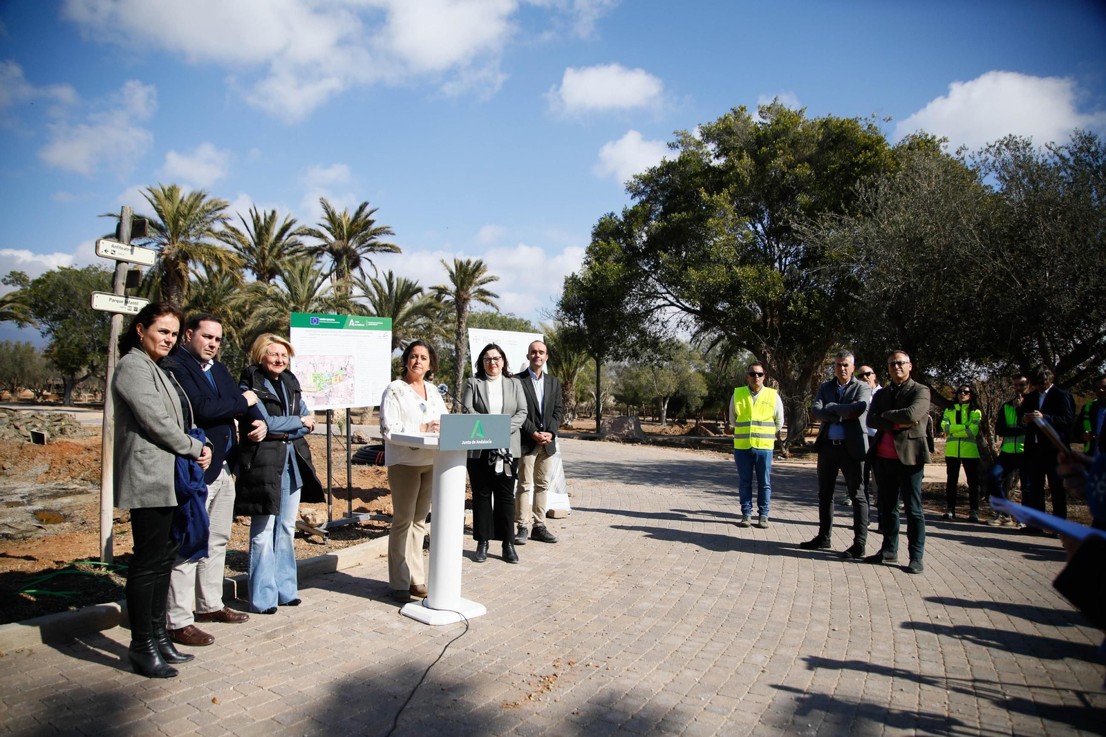 La consejera Catalina García, en su visita las obras del parque del Boticario