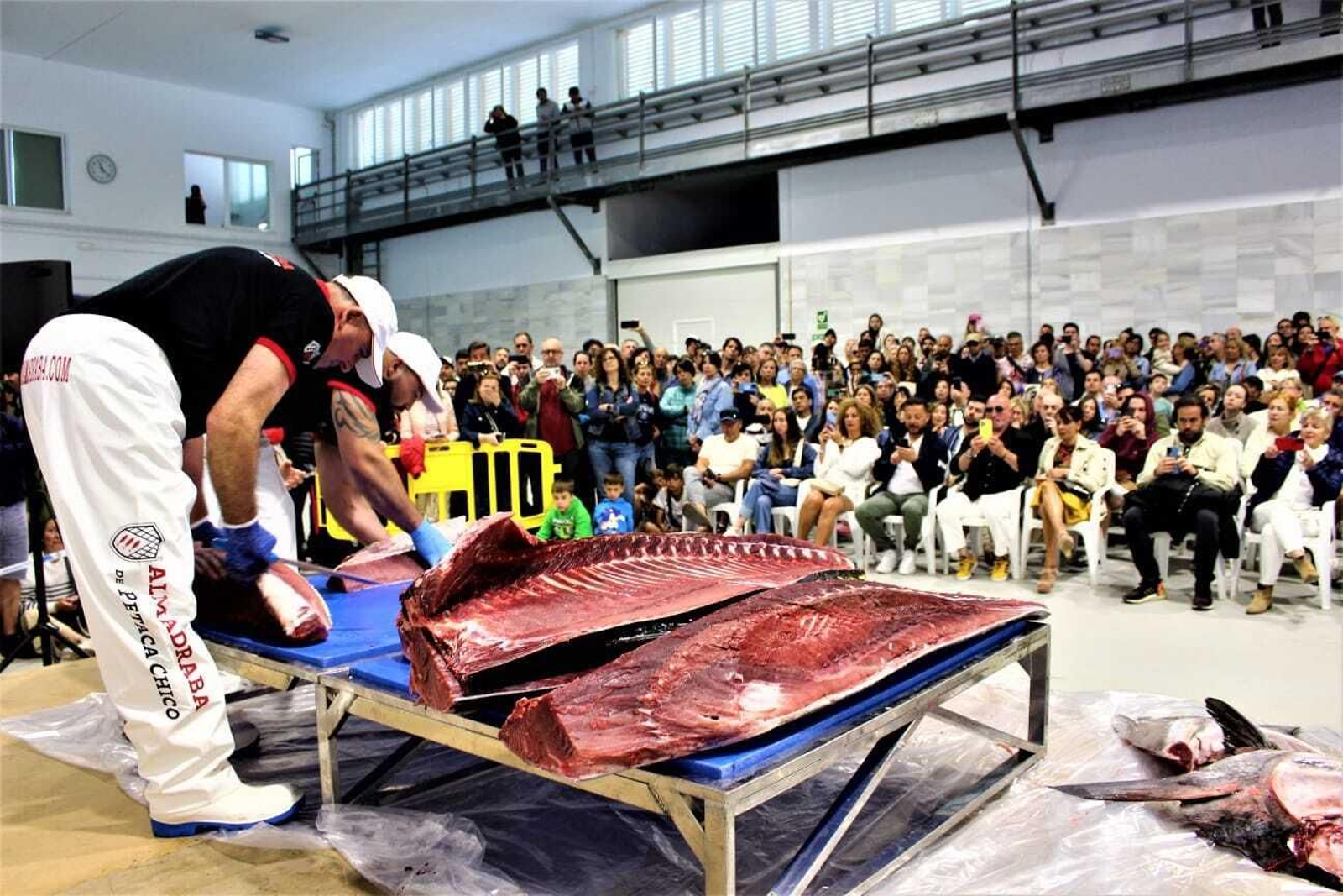 La Feria del Atún de Barbate 2024, en imágenes: ronqueo y showcooking entre tapas del mejor atún