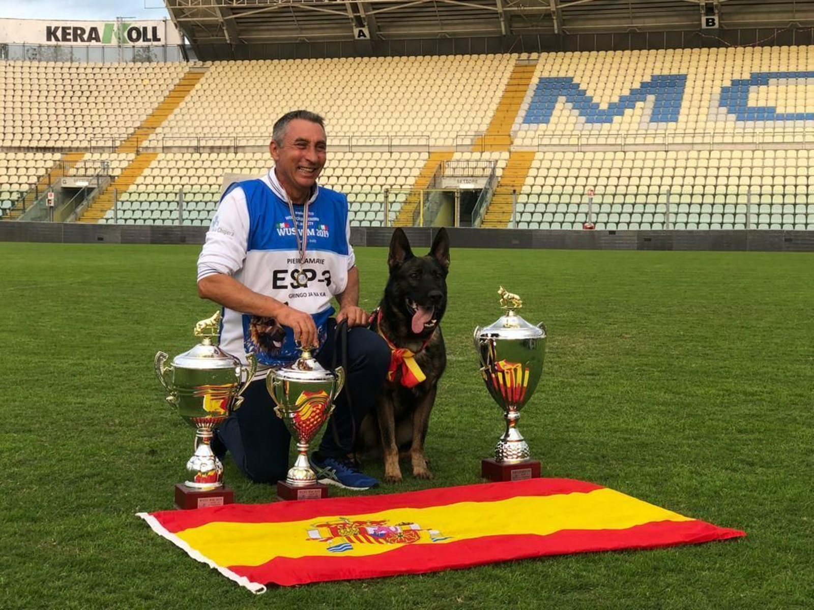 El perro mejor adiestrado del mundo.