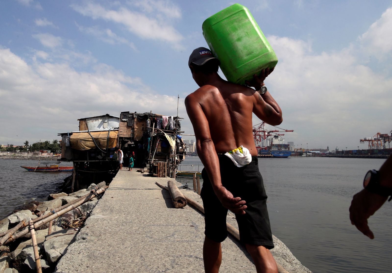 Casas en un mar de plástico filipino