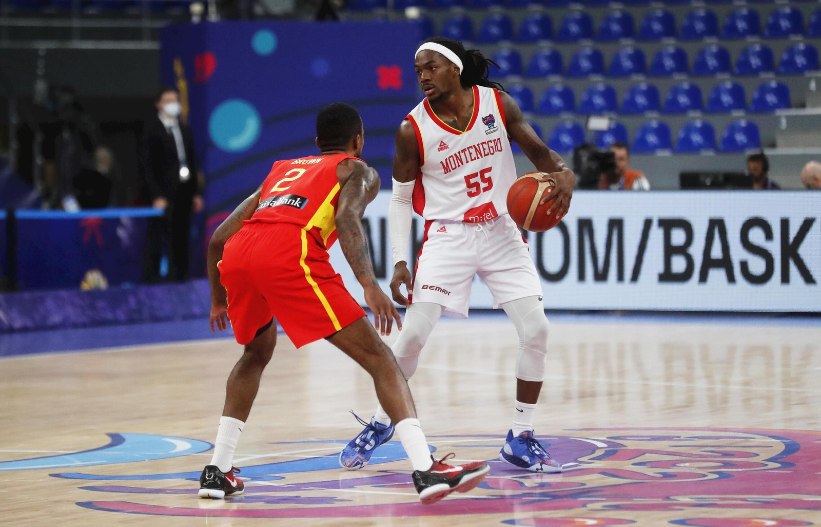 Las fotos del duelo entre Brizuela y Alberto Díaz con Kendrick Perry en el Eurobásket