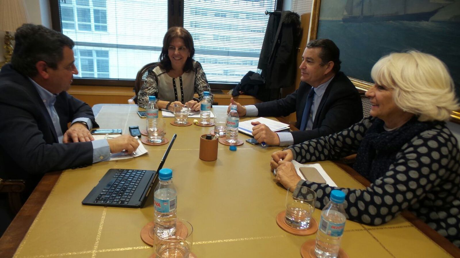José Loaiza, Pilar Platero, Antonio Sanz y Teófila Martínez, durante la reunión mantenida en la sede de la SEPI.