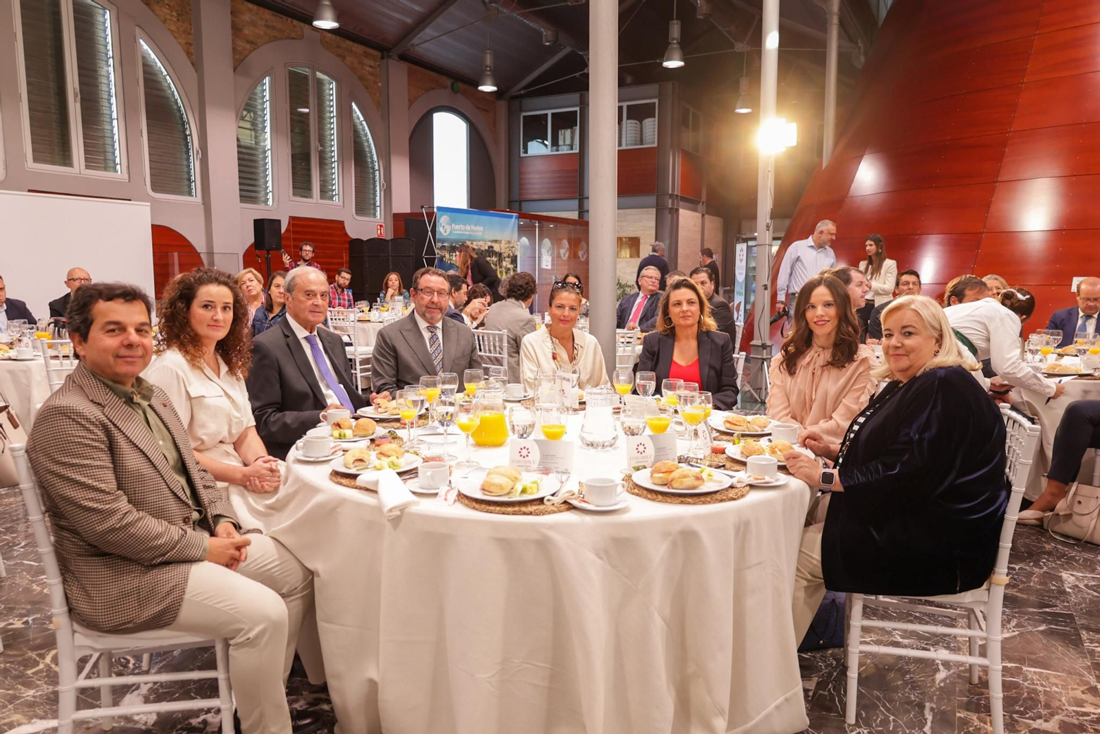Imágenes del desayuno-coloquio con Jorge Paradela en el Foro Joly Andalucía