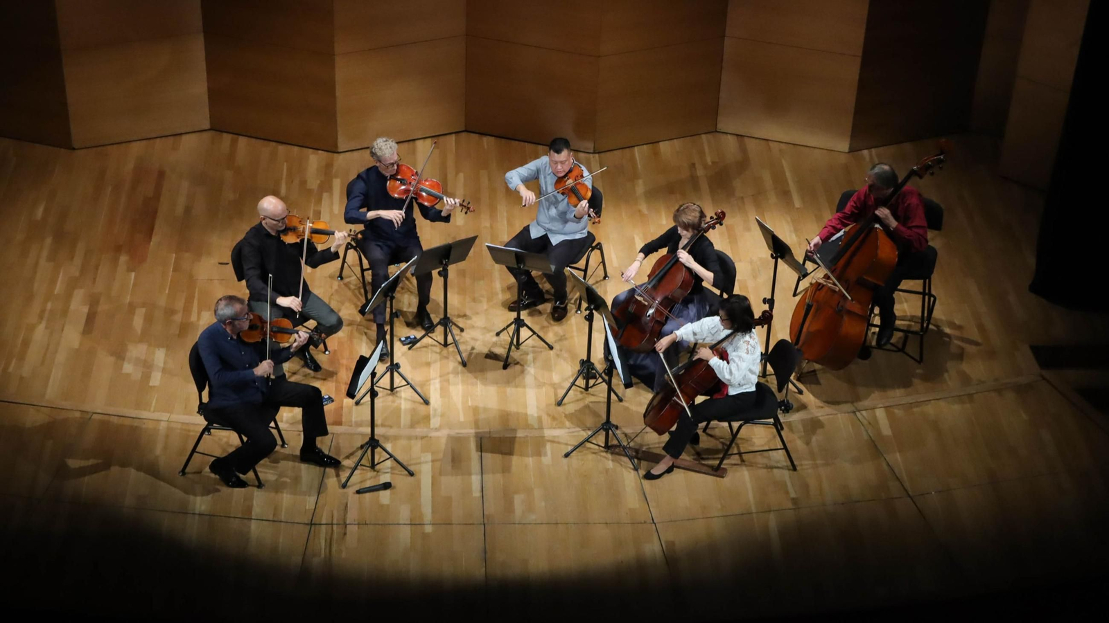 Dinca, Sisel, Ireland, Kwong, Talbot, Huang y Ciorata en el espacio Turina.